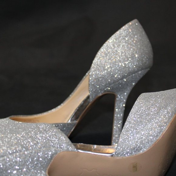 BCBGeneration Silver Heel Size 7.5 - Picture 4 of 8